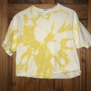 Yellow and white cropped tie dye tee